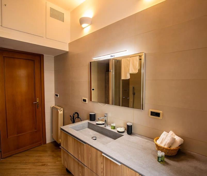 Dimora Al Colosseo, 2 Bedrooms Roma Exterior foto